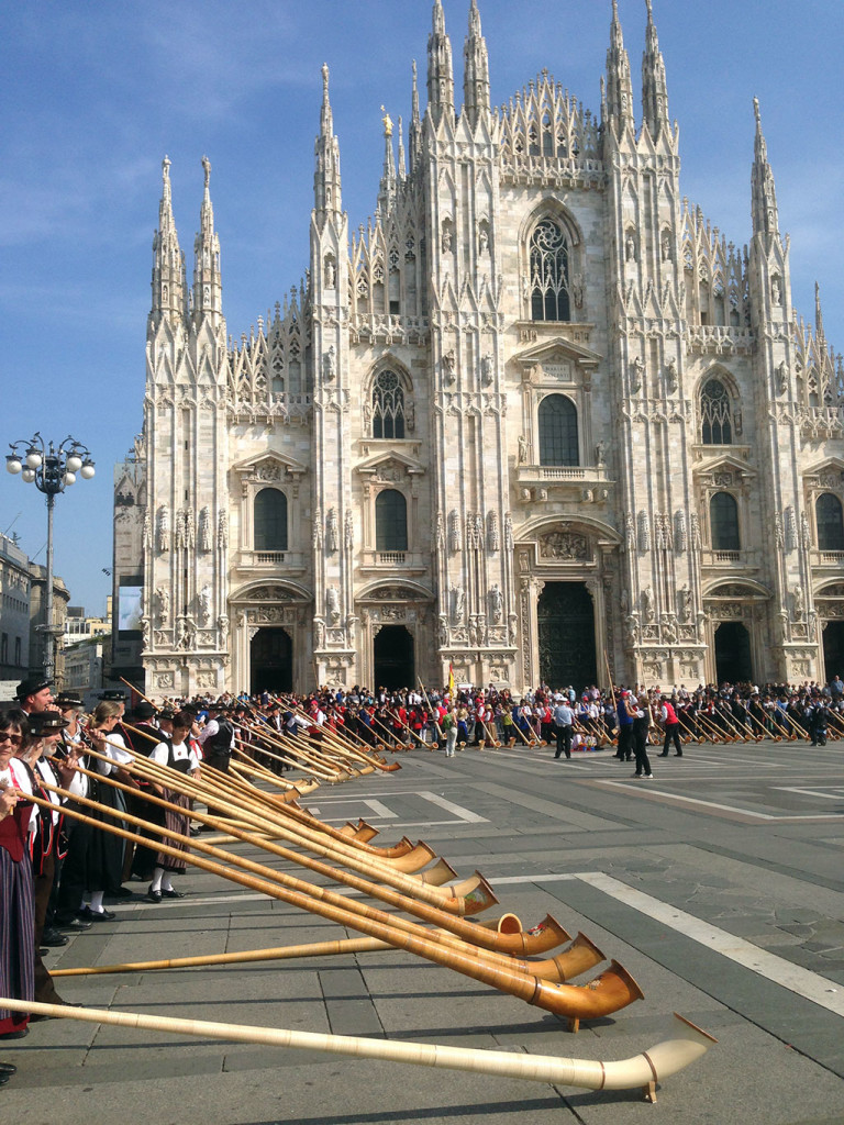 Teilnahme am Alphorn Weltrekord in Milano